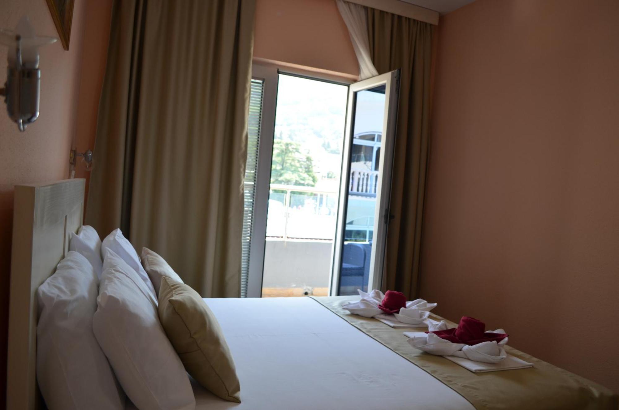 Hotel Sirena Marta Sutomore Exterior foto